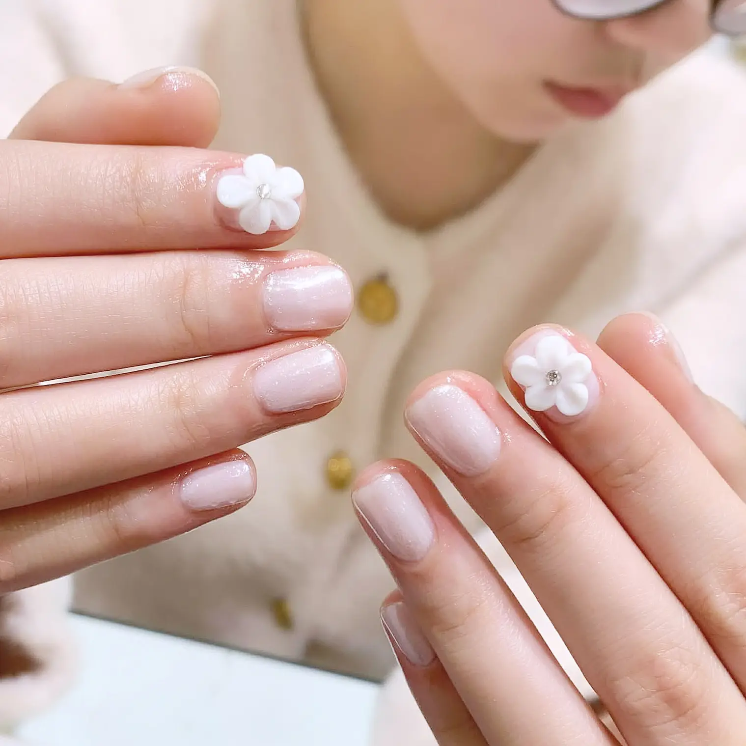 Móng nude bóng tự nhiên — minimal công sở