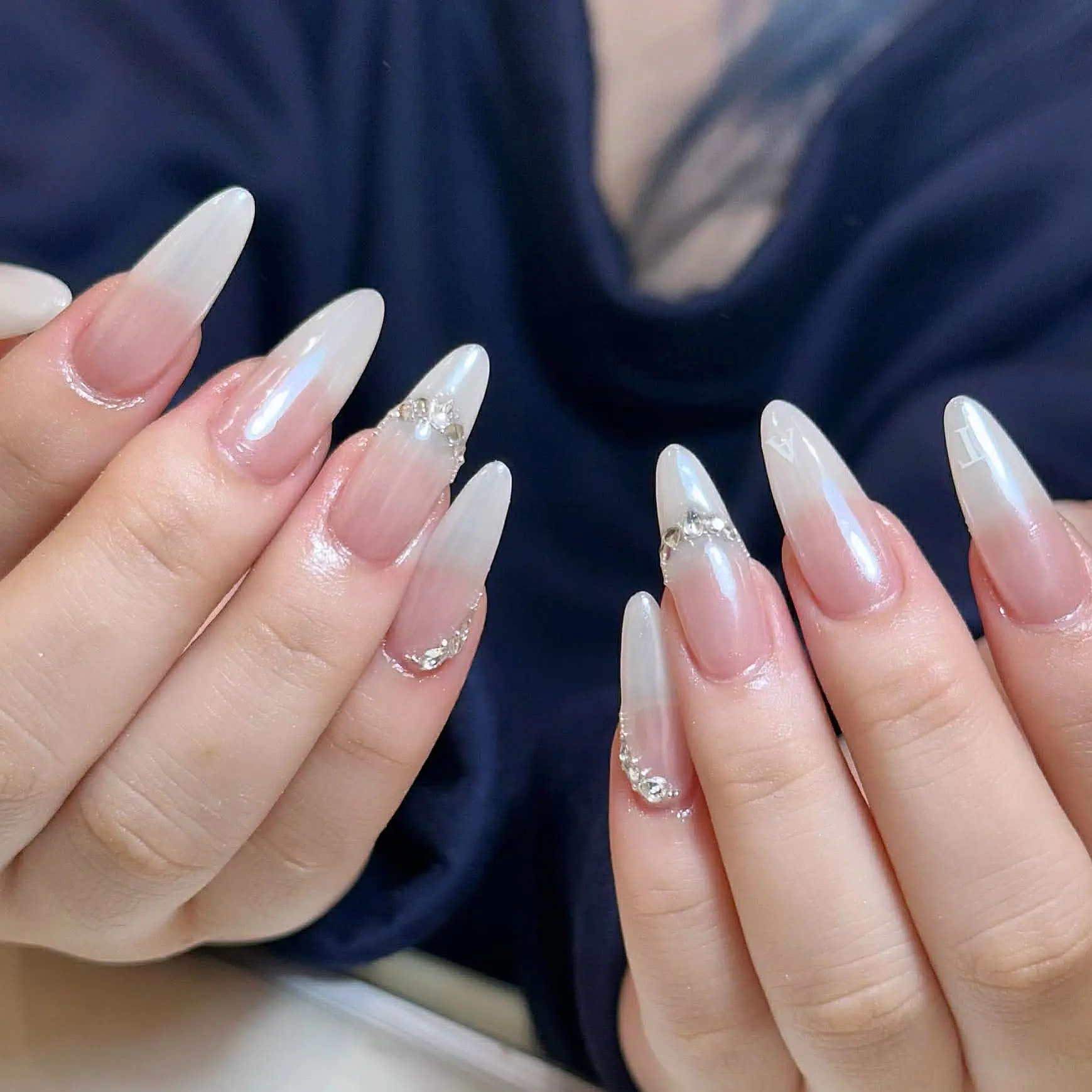 Pearl chrome đính đá — mẫu sang trọng cho khách ngoại giao Ba Đình