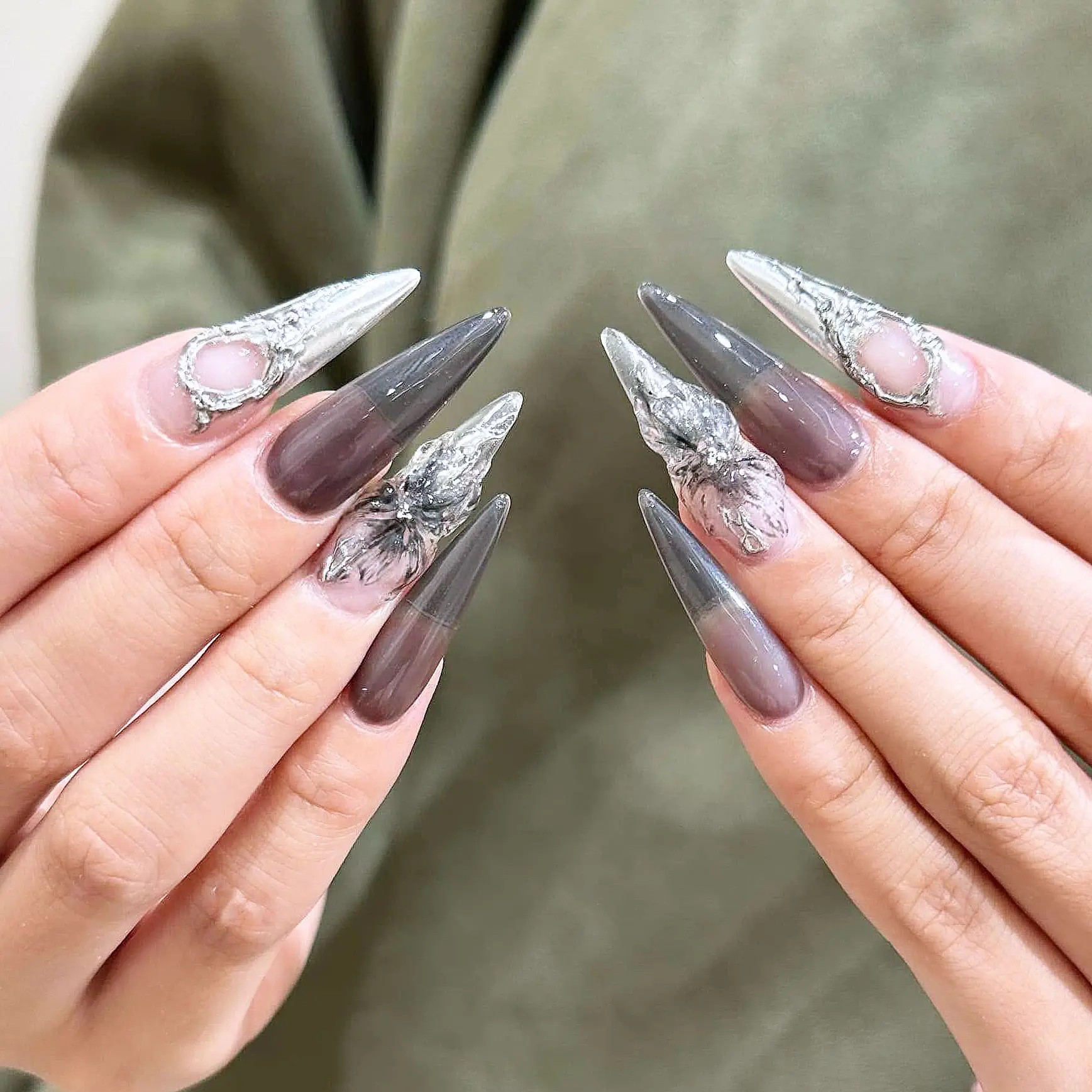 Chrome khói grey — mẫu cá tính của khách trẻ Cầu Giấy